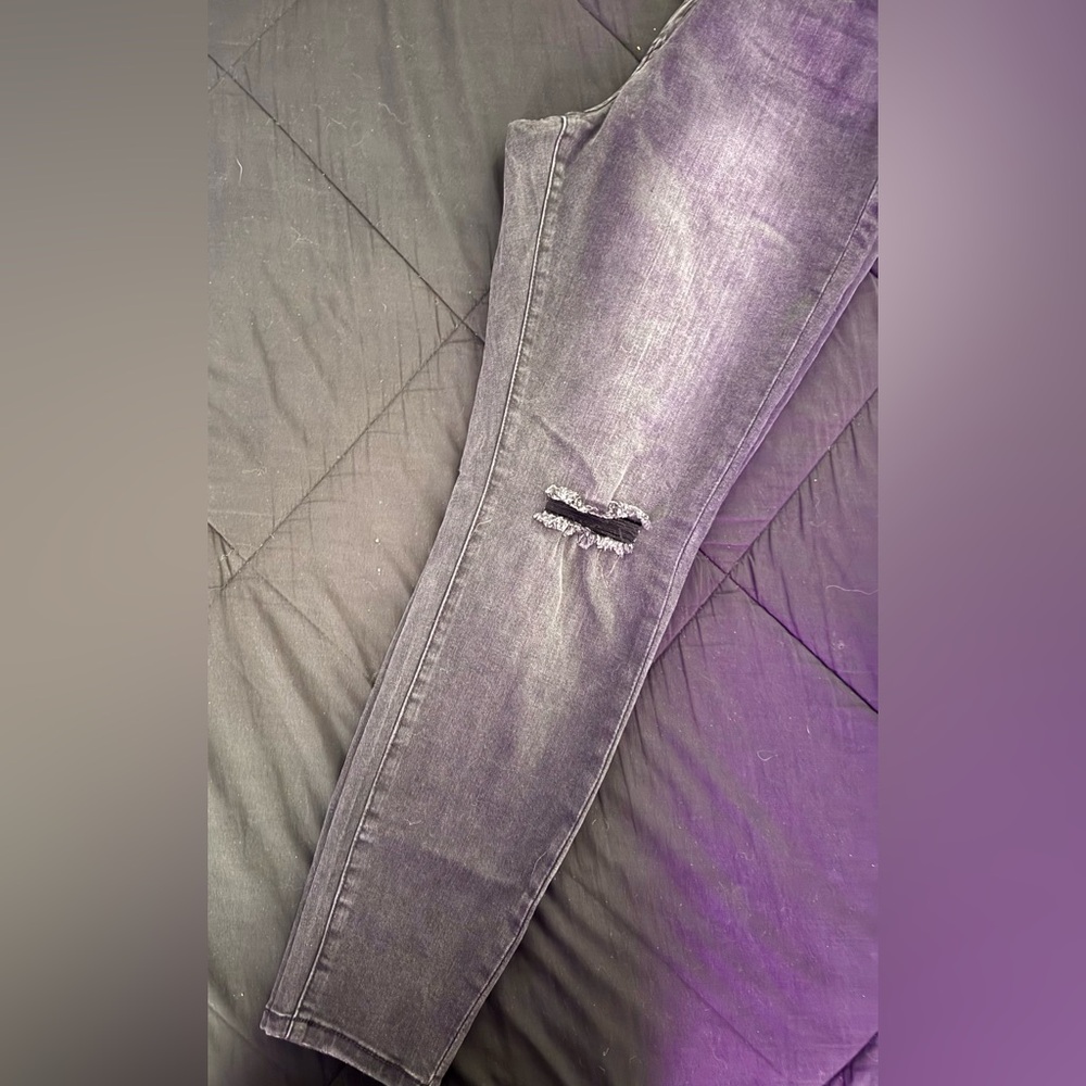 Stylish Gray Distressed Women Jeans